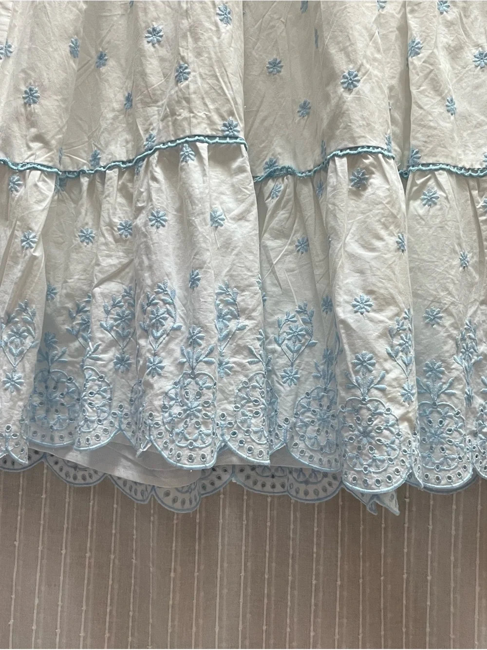 NWT Rachel Zoe White Blue Floral Embroidered Maxi Dress size 4 Smocked - Picture 8 of 9